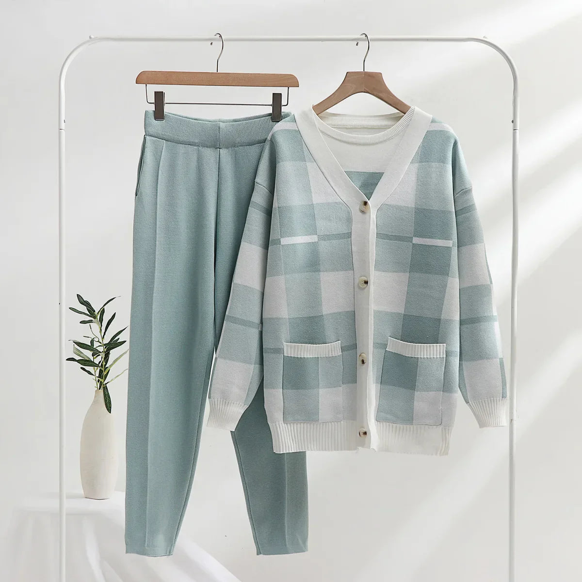 Zyrell | Women’s 3-Piece Plaid Knit Set